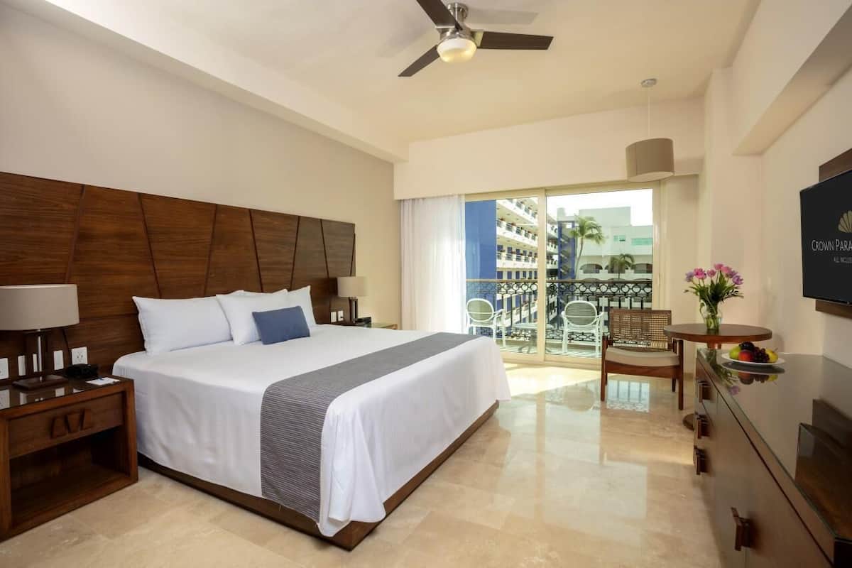 Crown Paradise Golden Puerto Vallarta
